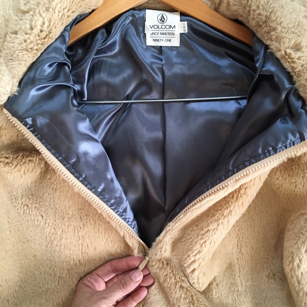 Fur (Faux) casting Jacket 🧥 Volcom - Picture 4 of 8